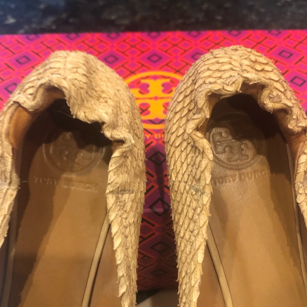 TORY BURCH Reva textured snakeskin ballet flats. Size 8.5 - Picture 4 of 10